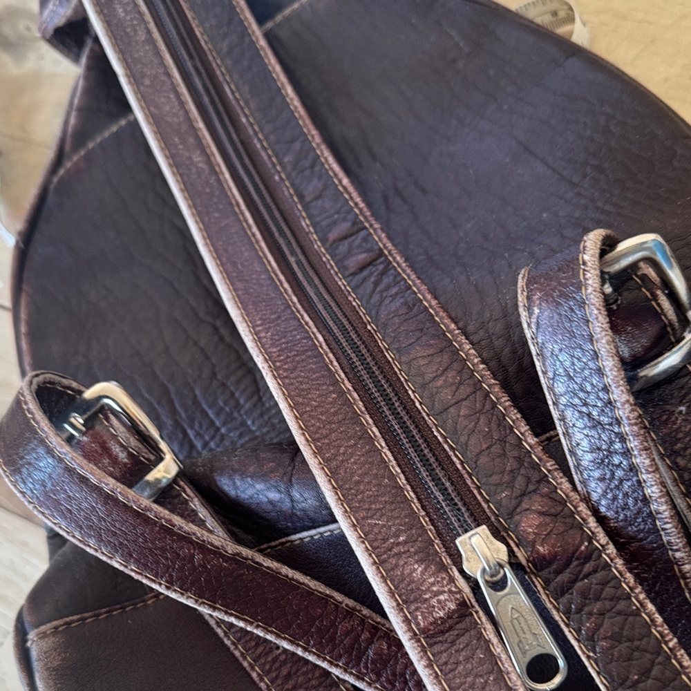 Leather Ranch convertible sling backpack - Picture 6 of 6